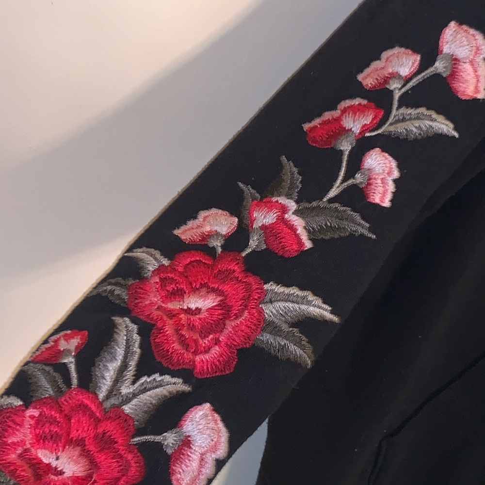 Ae Cropped Floral Embroidery Hoodie